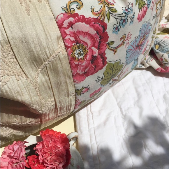 “Introduction” Floral Cottagestyle Pillow/ Throw - Picture 4 of 7